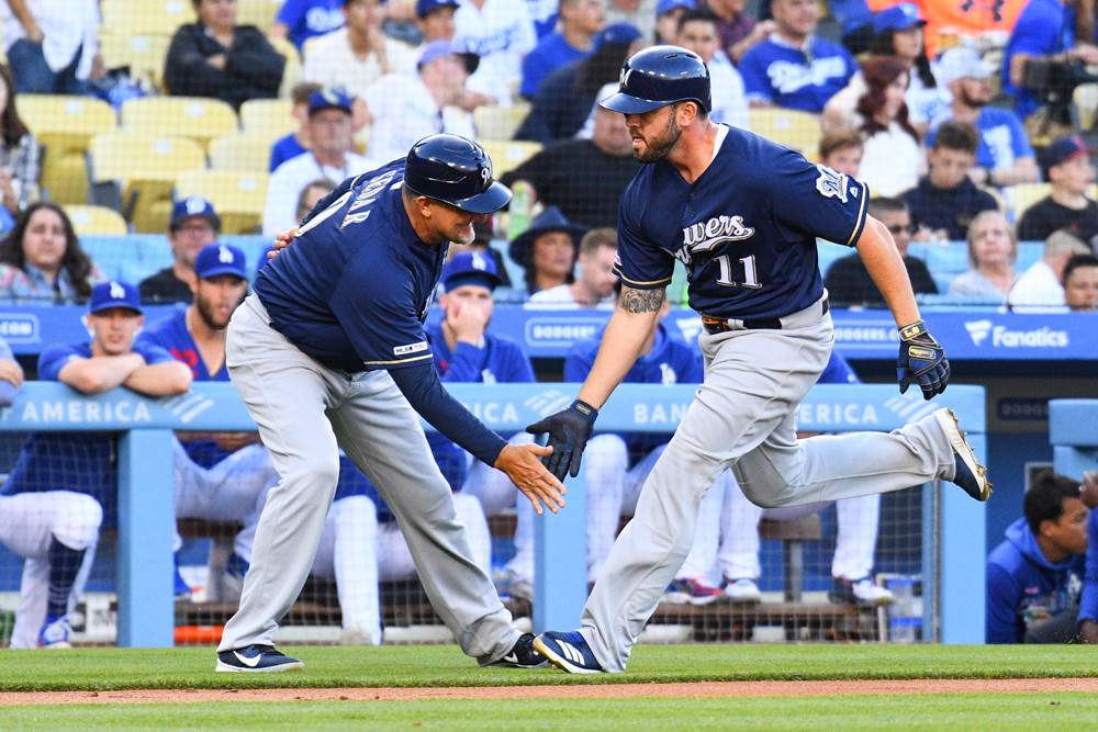 Milwaukee Brewers hoping to retain Mike Moustakas, per report