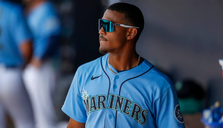 Earlier than expected, Julio Rodriguez back in spring-training camp with  Mariners